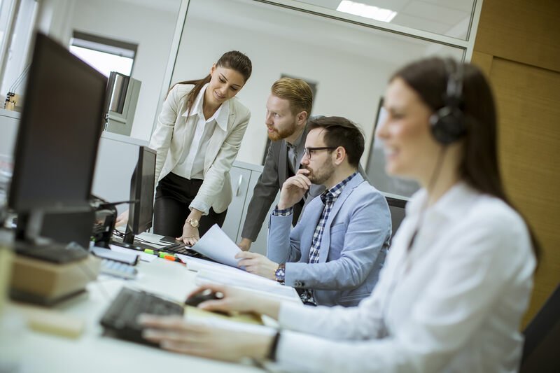 Cómo elegir el mejor software de control de calidad para centros de llamadas